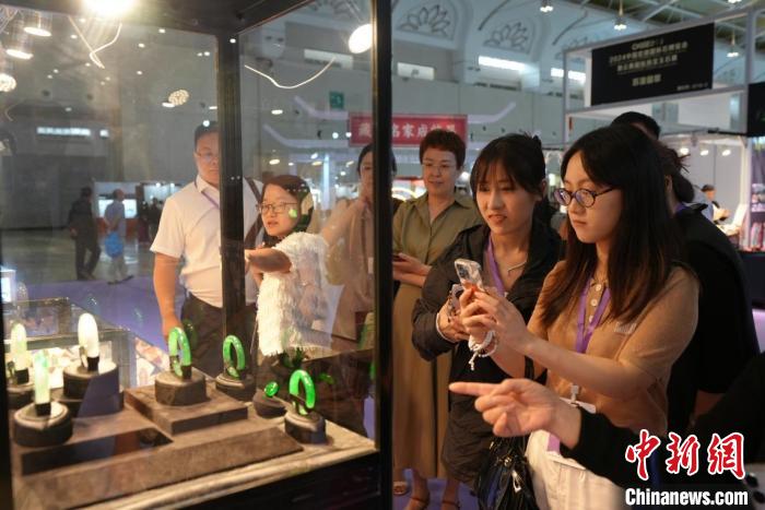 2024中国昆明国际石博览会开幕 斯里兰卡缅甸等国企业参展