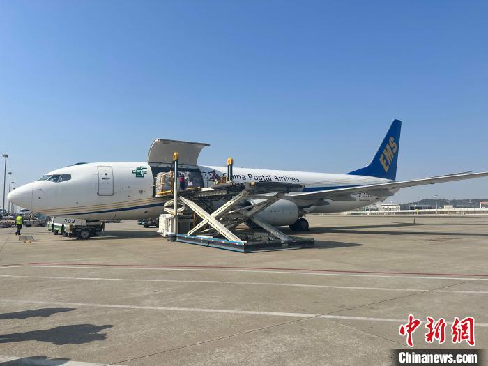华南邮政航空国际枢纽中心投入使用