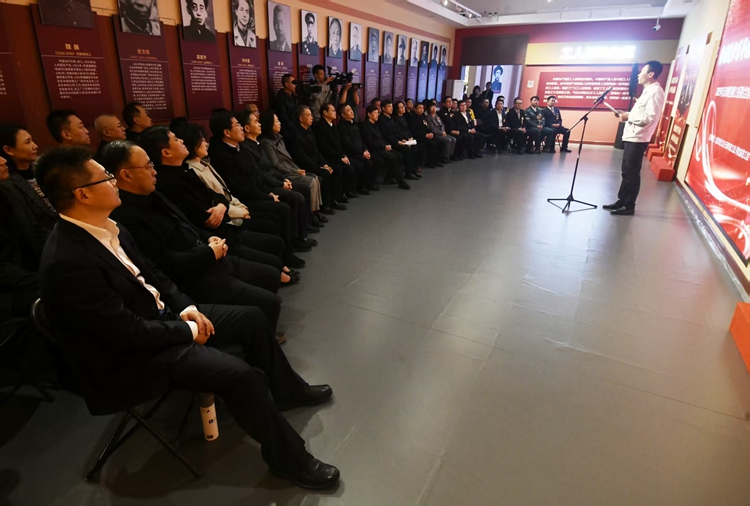 京津冀劳模工匠代表在长辛店二七纪念馆讲述成长成才故事